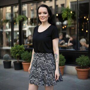 PINK Victoria’s Secret ✦ Black White Geometric A-Line Skirt ✦ Stretch Waist S